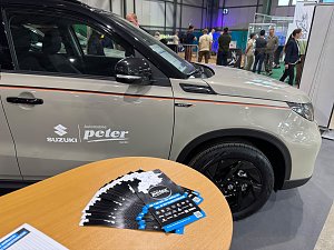 Suzuki Fahrzeug am Autohaus Peter Messestand in der Halle