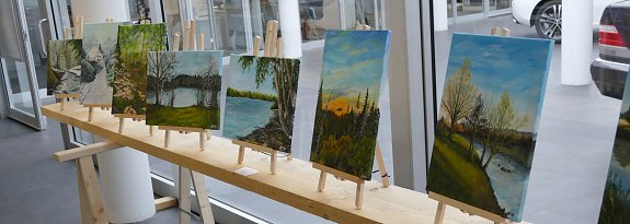 Neun Landschaften - Acryl auf Leinwand - sind derzeit im Mercedes-Autohaus in Sondershausen ausgestellt und werden immer wieder ausgetauscht und erneuert.