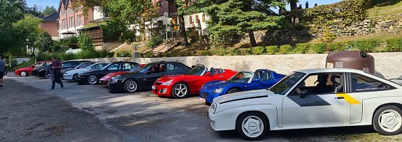 &Uuml;ber die Landstra&szlig;en durch den S&uuml;den Th&uuml;ringens f&uuml;hrte unsere Youngtimer-Tour mit elf Opel-Modellen der vergangenen 29 Jahre. Sie waren echte Hingucker.