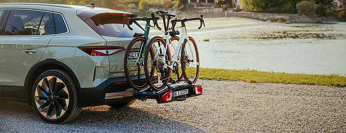 Fahrradtr&auml;ger AHK f&uuml;r 2 Fahrr&auml;der, Max. Zuladung 60 kg. Ein Abschlie&szlig;en der Fahrr&auml;der am Tr&auml;ger und des Tr&auml;gers am Fahrzeug ist m&ouml;glich. Freier Zugang zum Kofferraum durch Kippmechanismus.